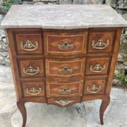 Small marquetry chest of drawers with central projection, 19th century period