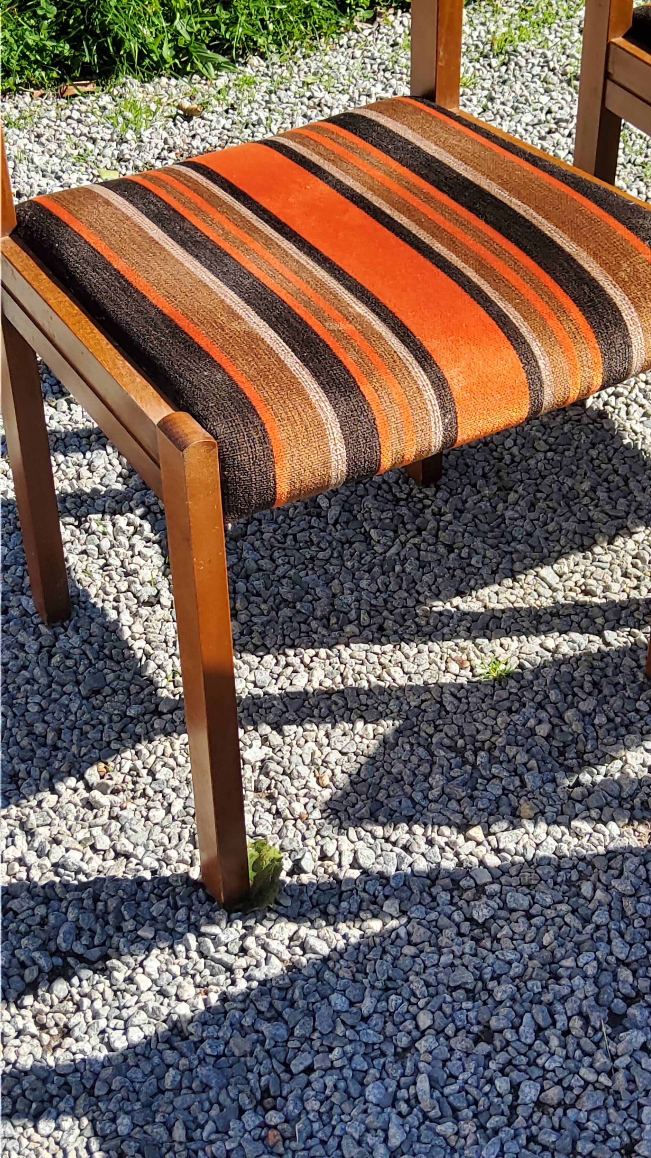 Set of 5 70s designer chairs in beech and orange and brown velvet Self éditeur