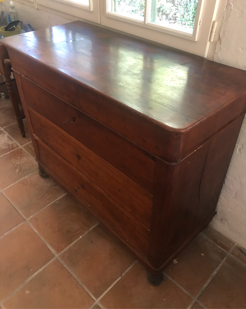 Solid wood chest of drawers
