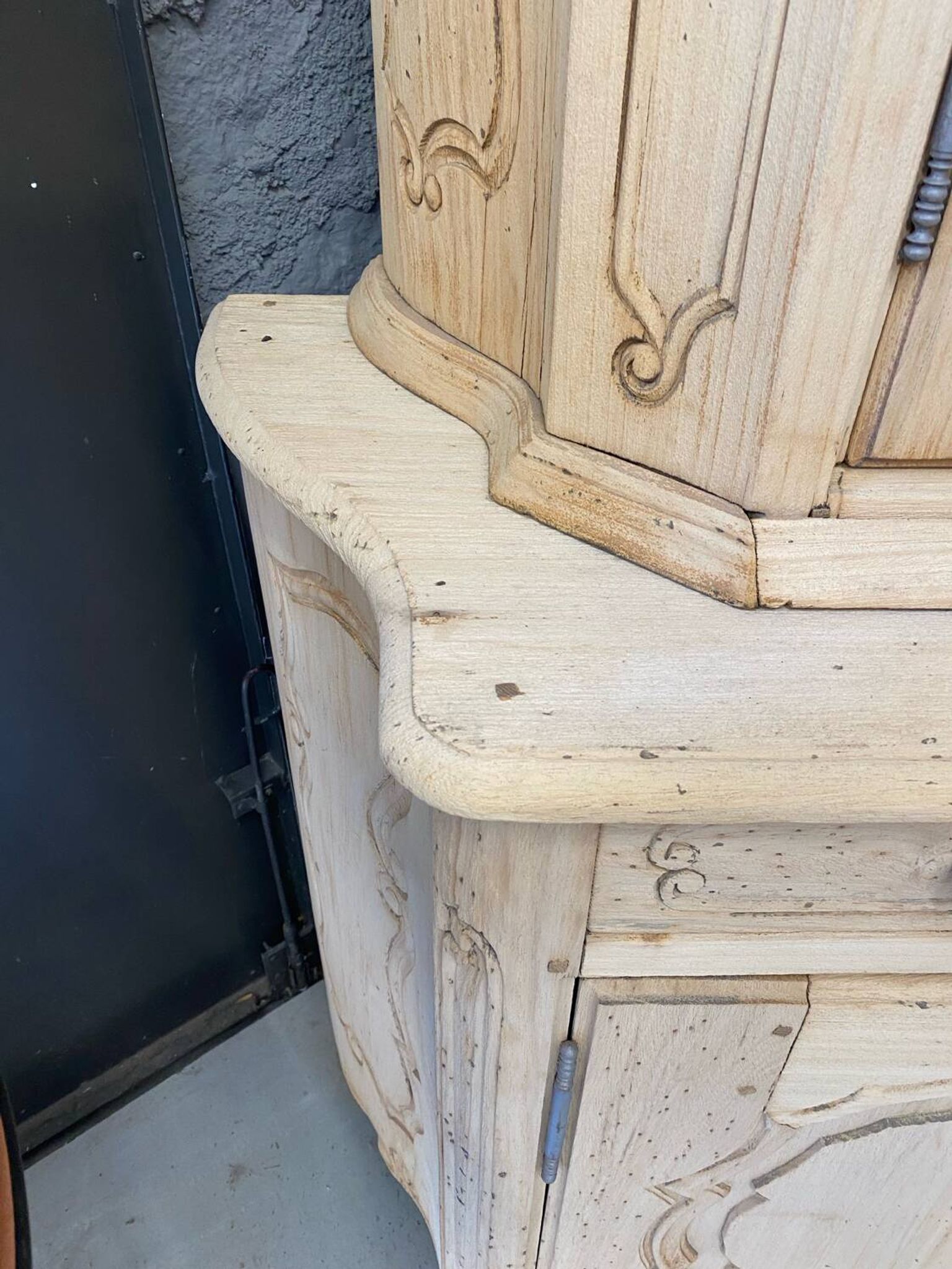 Louis XV buffet in raw wood
