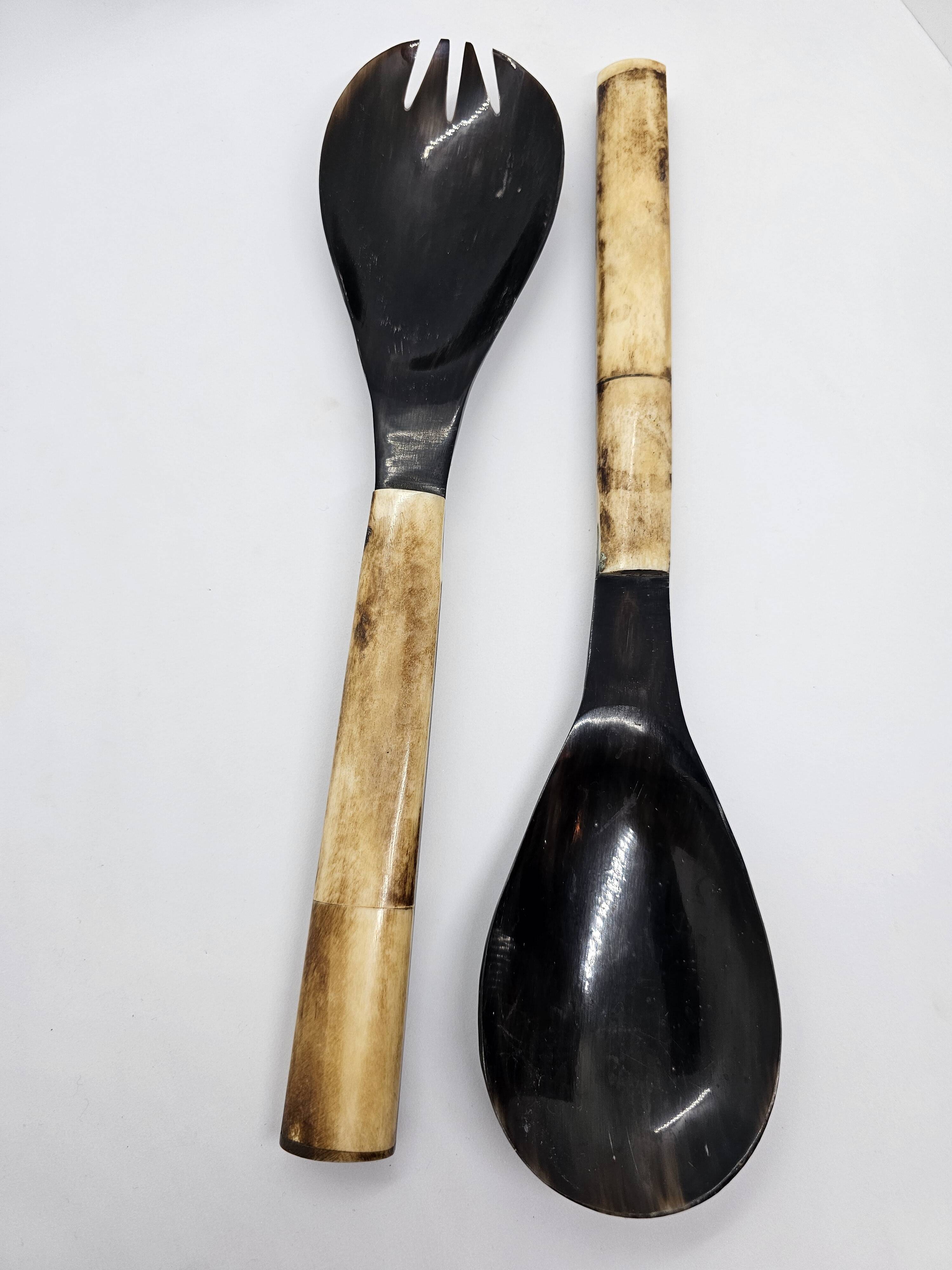 Serving cutlery set in buffalo horn and smooth bone handle