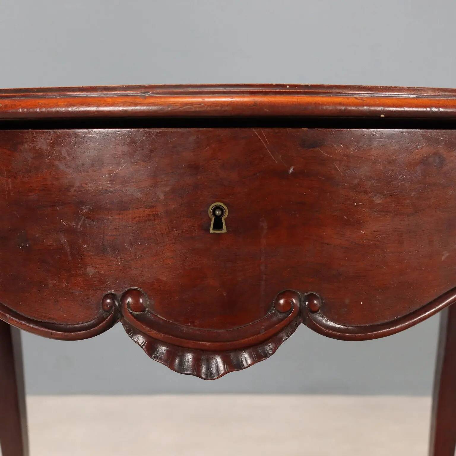 Antique Louis-Philippe coffee table in mahogany, France, 19th century.