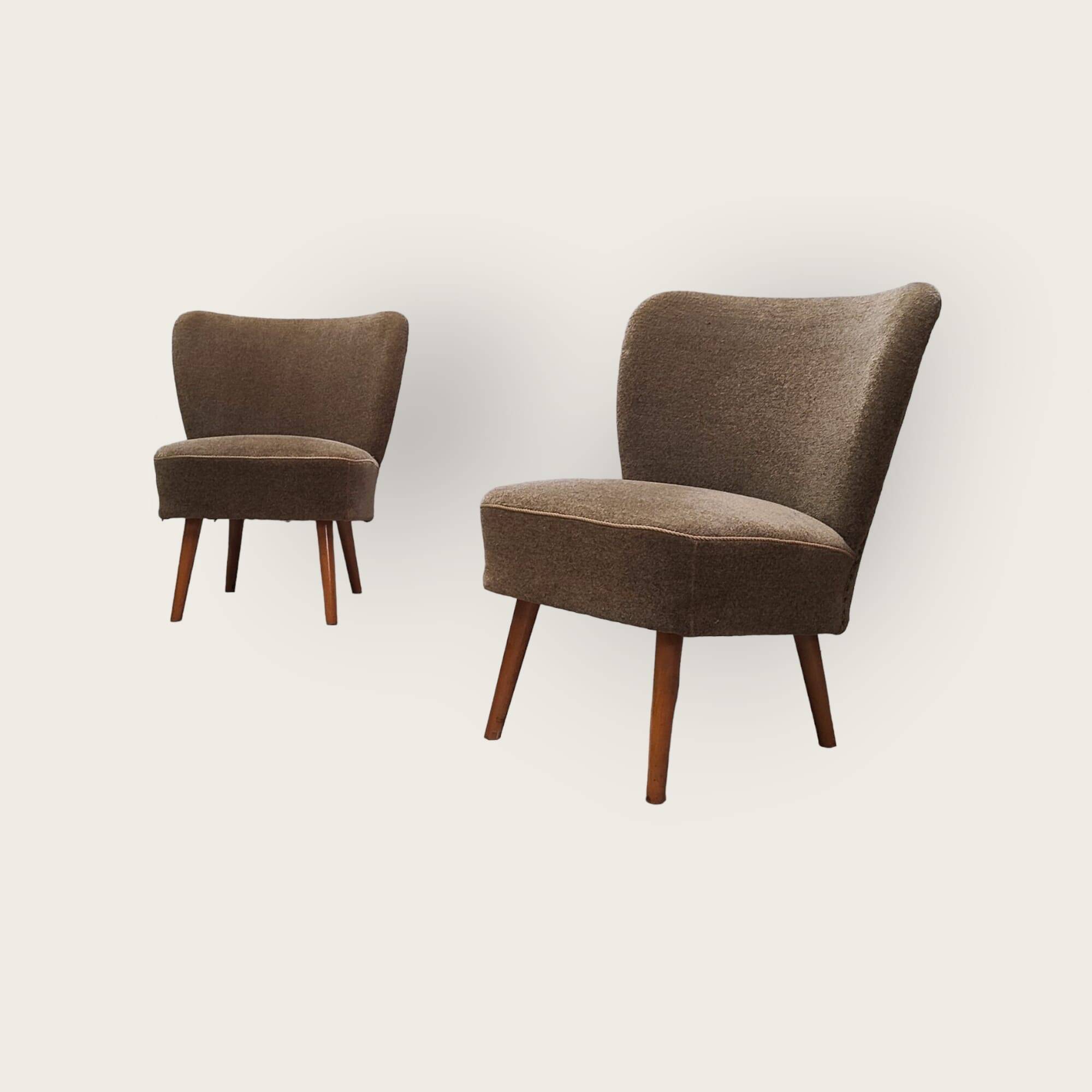 Deux fauteuils cocktail du milieu du siècle