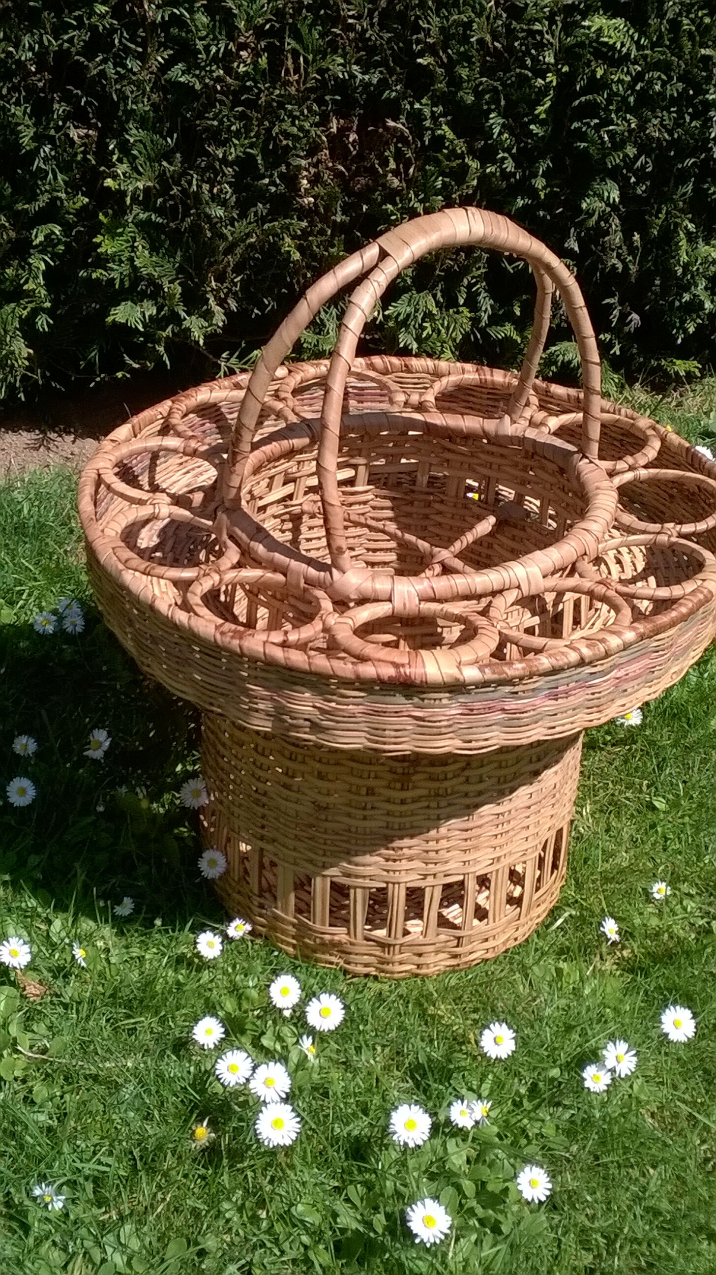 Rattan bottle holder