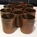 Ensemble de 10 verres à thé japonais en grès partiellement émaillé