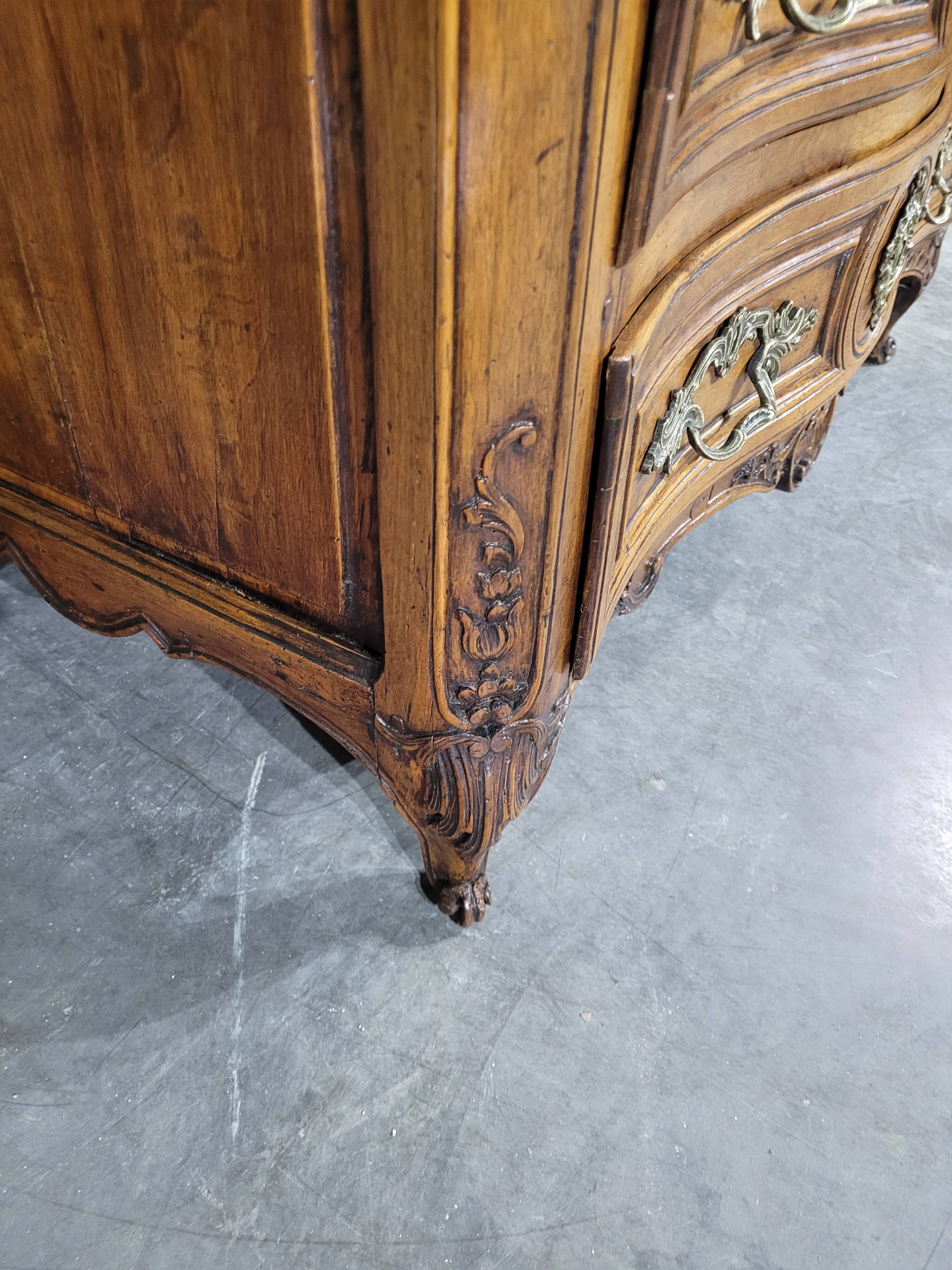 Petiote commode époque Louis XV galbée