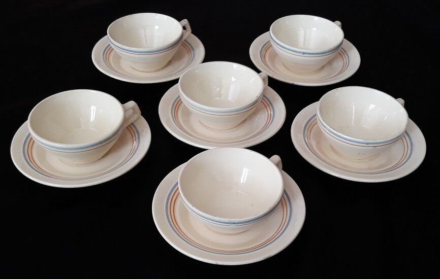 Set of coffee cups and its sub-cups - 70s