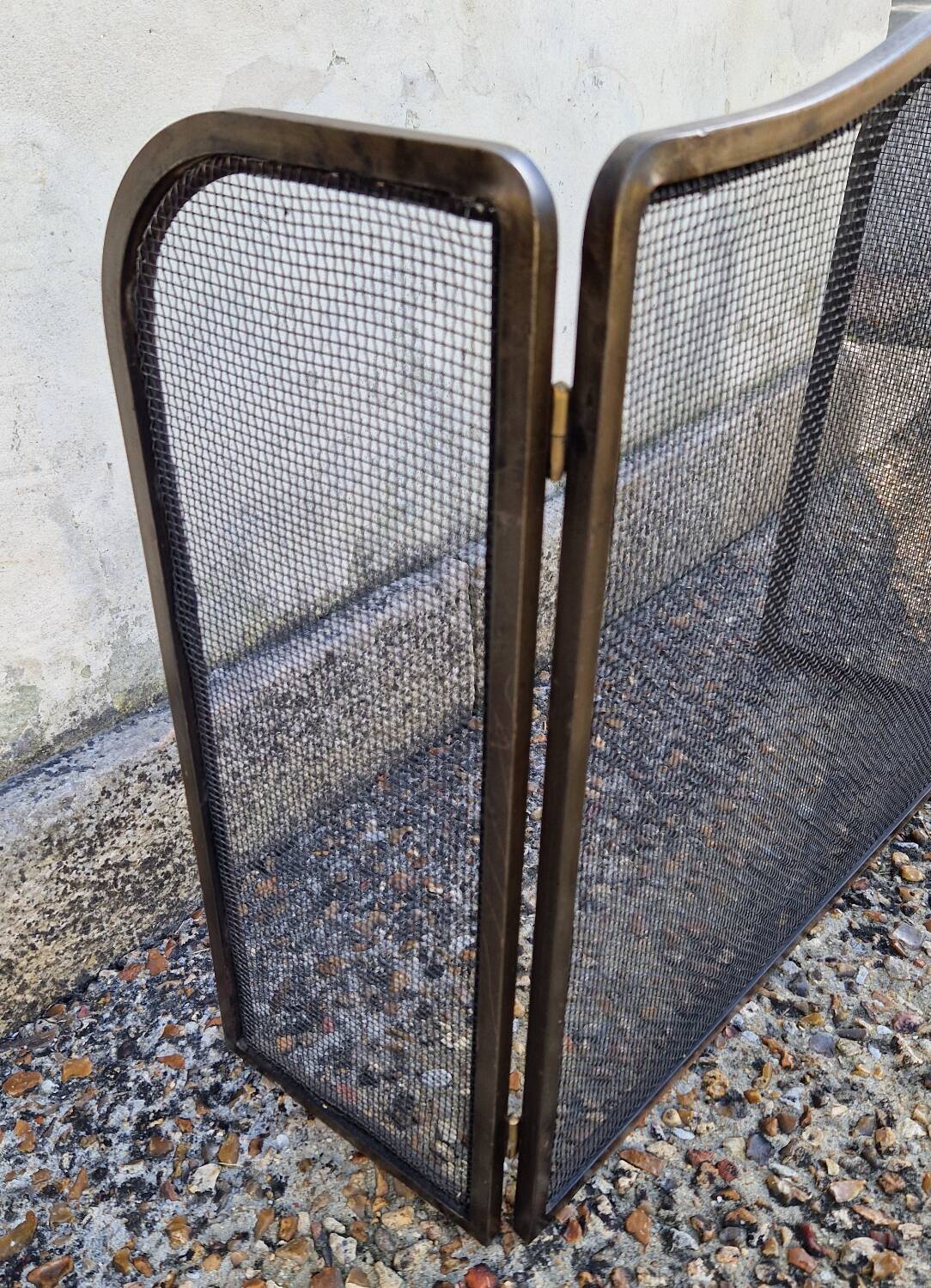 Pare feu contemporain en fonte