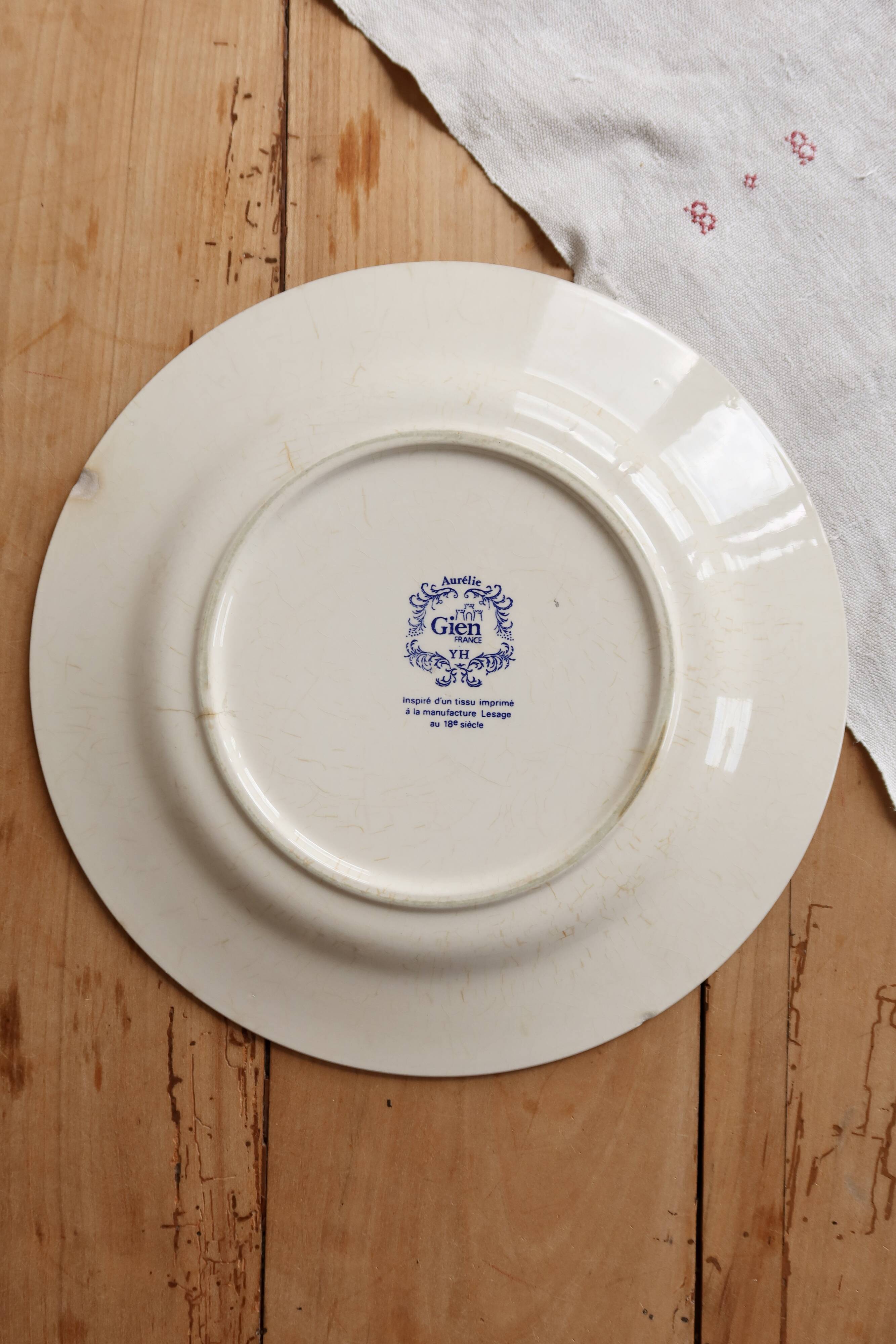 Old Gien Aurélie plate – Ivory earthenware with Lesage fabric pattern