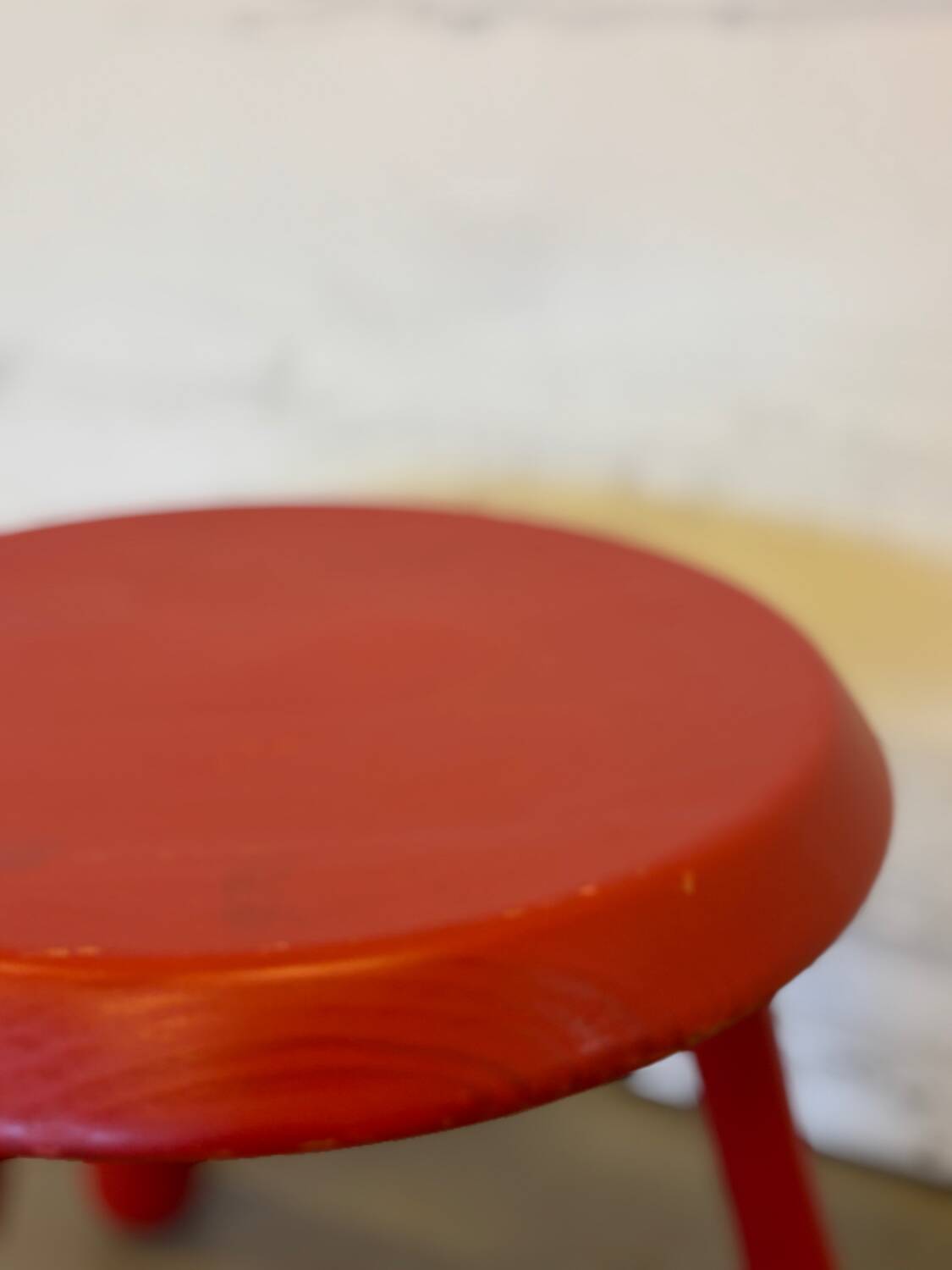 VIP Habitat stool by Ingcar Kampred