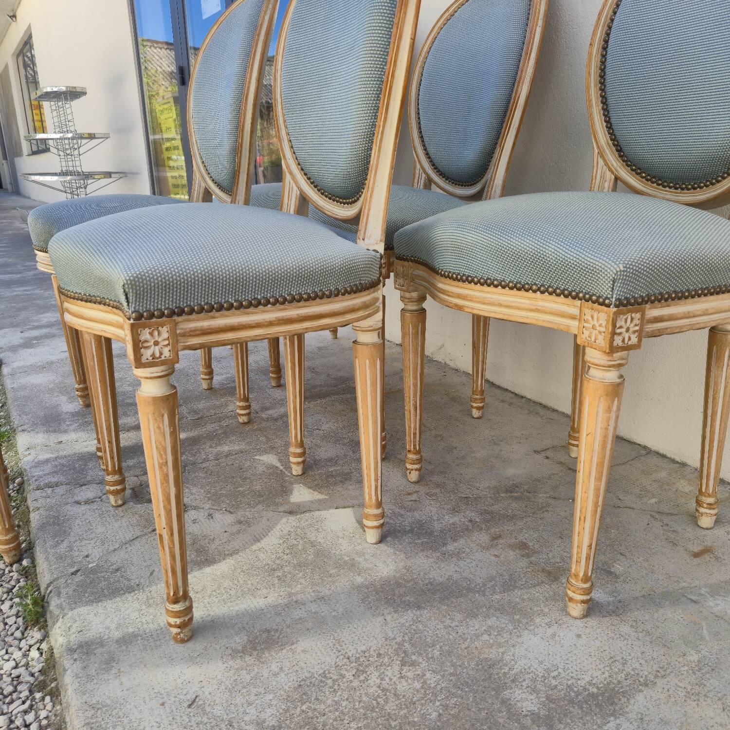 Set of 6 Louis XVI style chairs with antique patinated medallion
