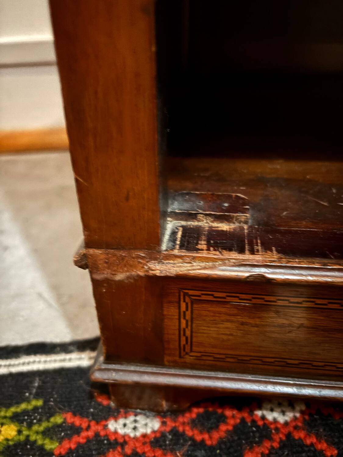 Vitrine en acajou 1900, porte avec verre biseauté