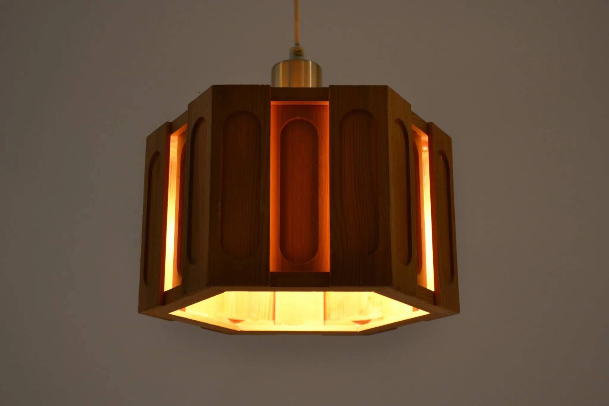 Suspension en pin architectural hexagonal, Suède, années 1970
