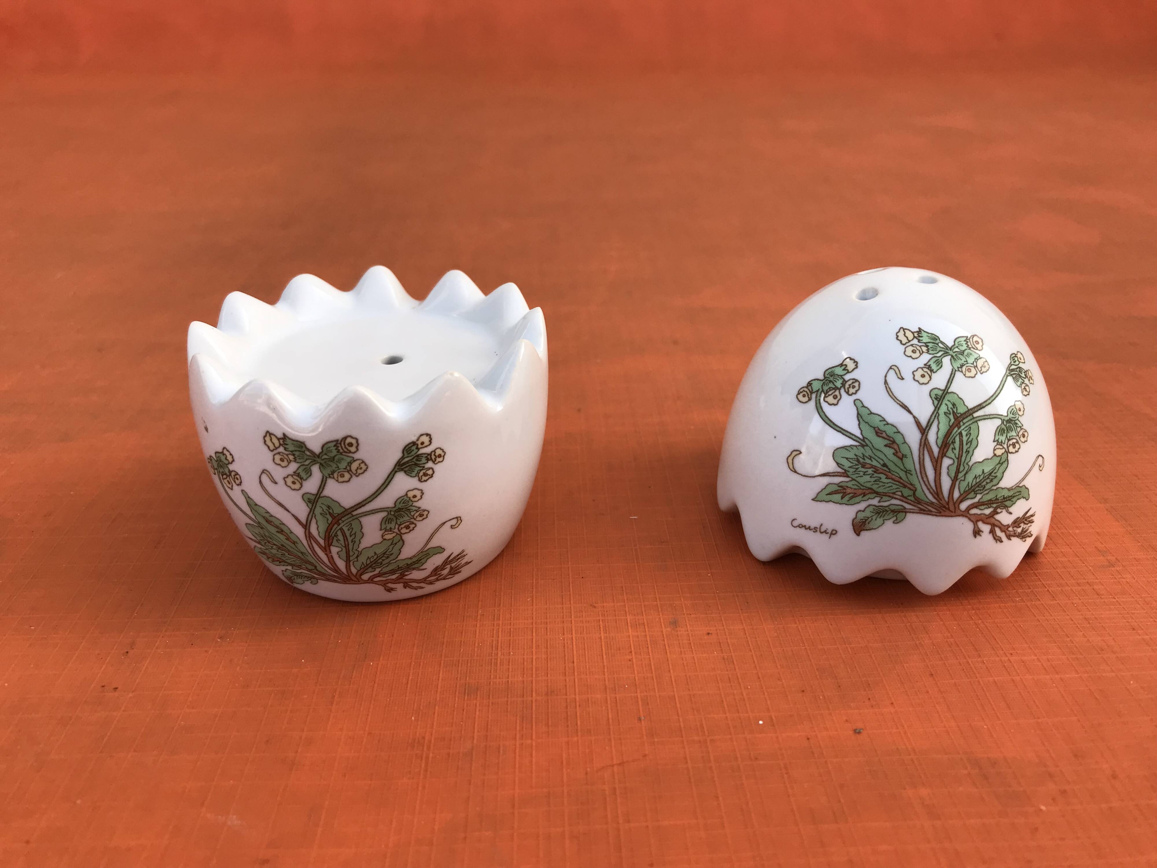 Salière / Poivrière  Céramique forme Oeuf  Décor Couslip (primevère)