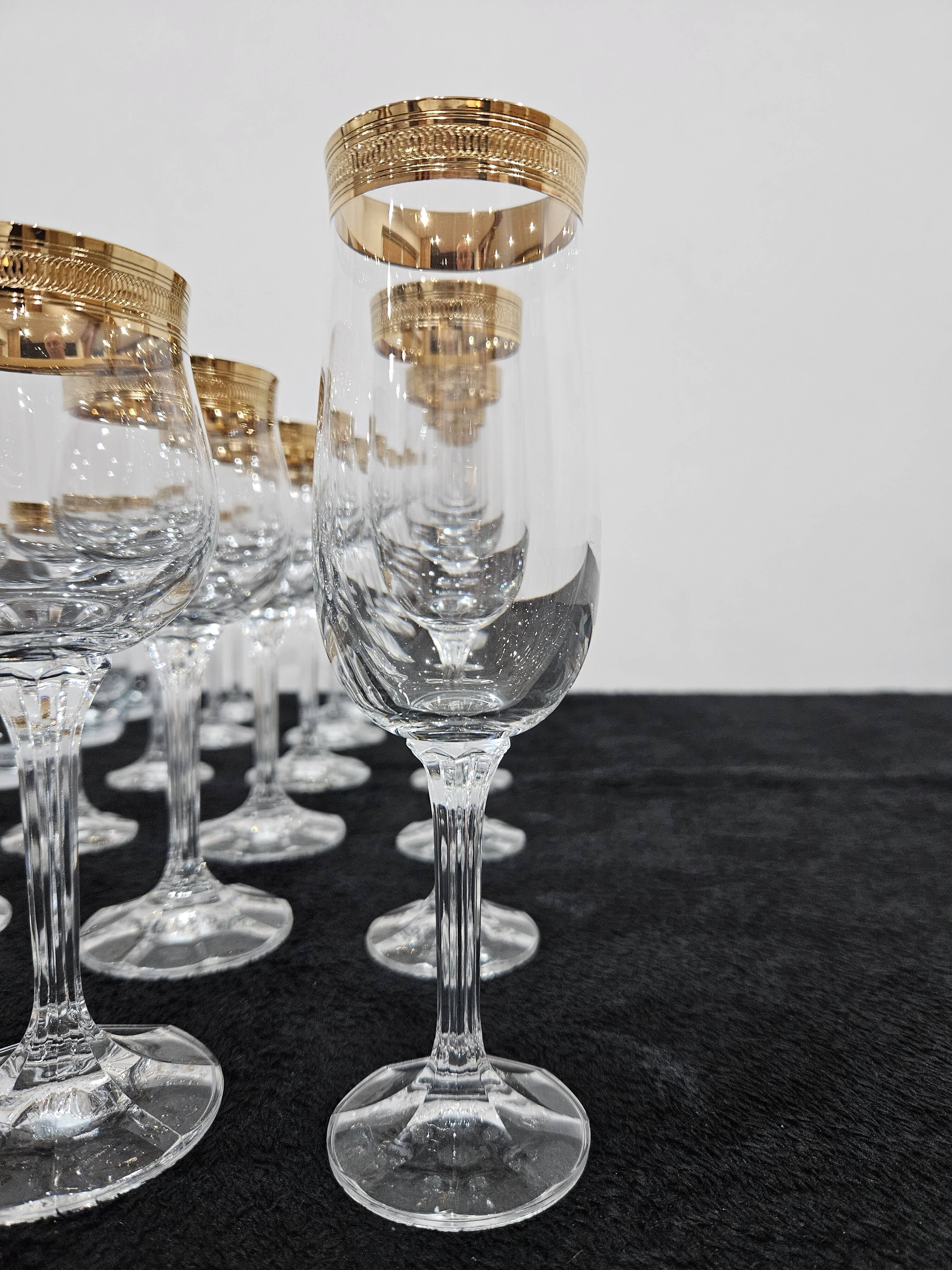 Un ensemble exclusif de verres en cristal Bohemia Gold.