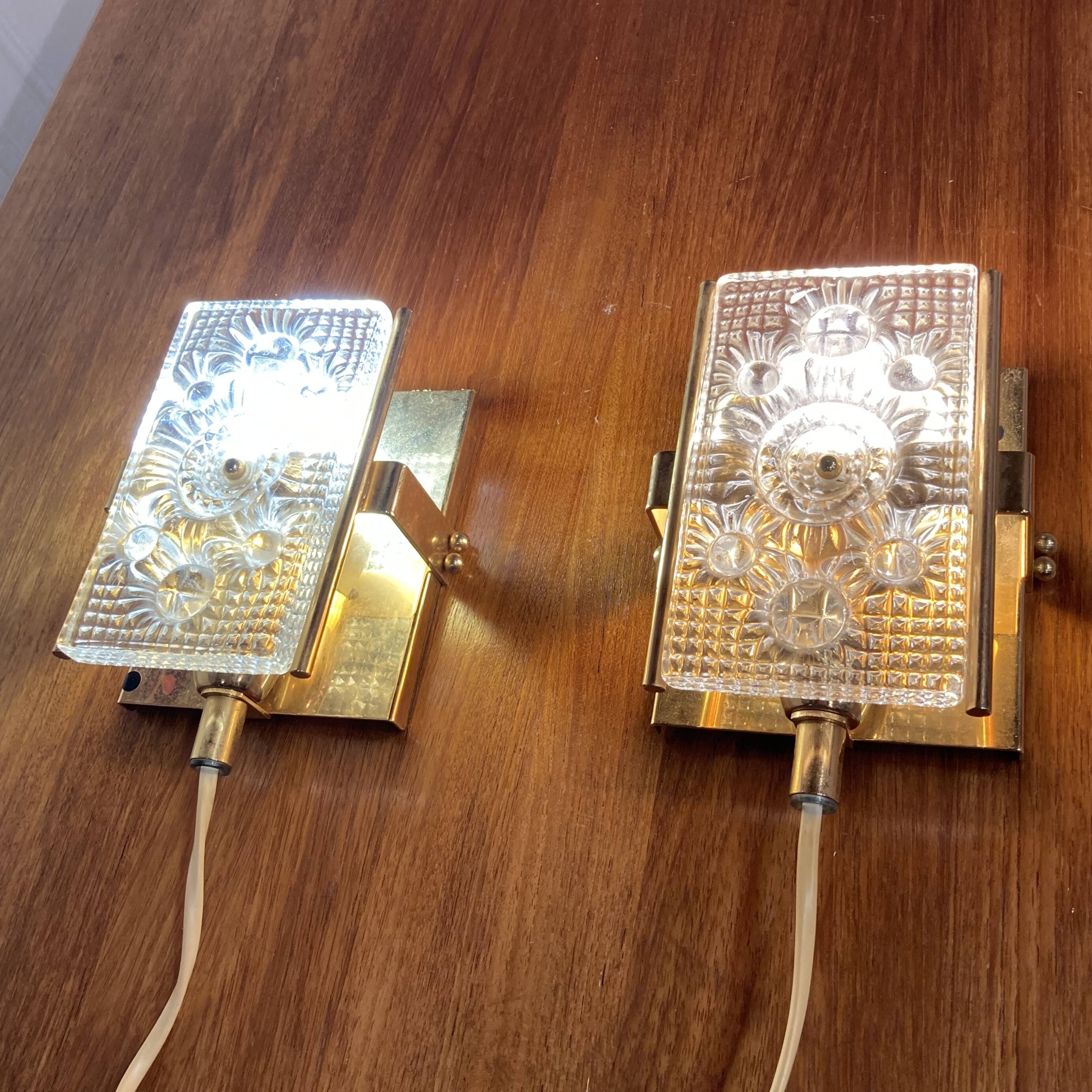 Pair of glass wall lights in Scandinavian design from the 1950s.