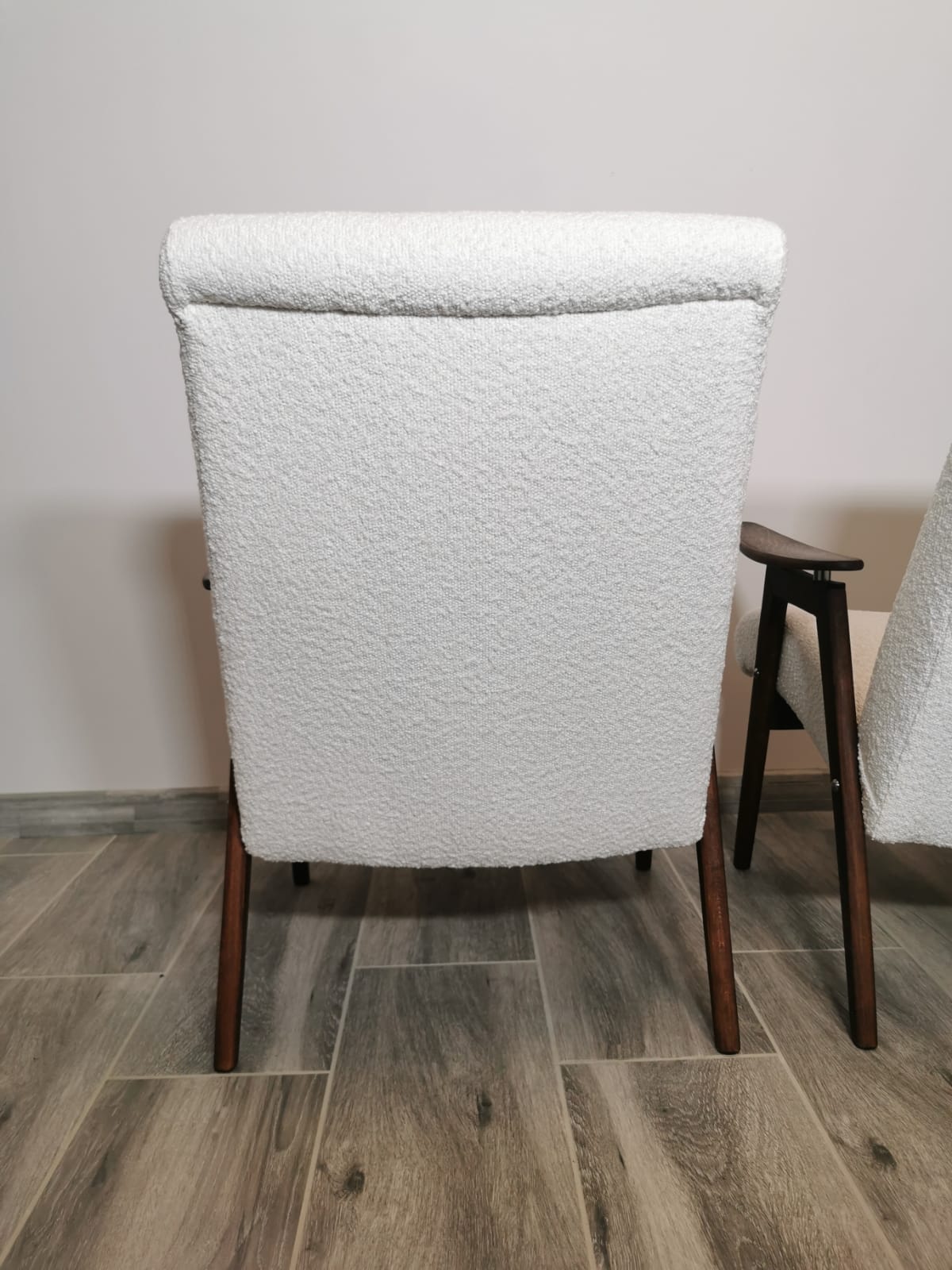 Paire de fauteuils par Jaroslav Smidek restaurés