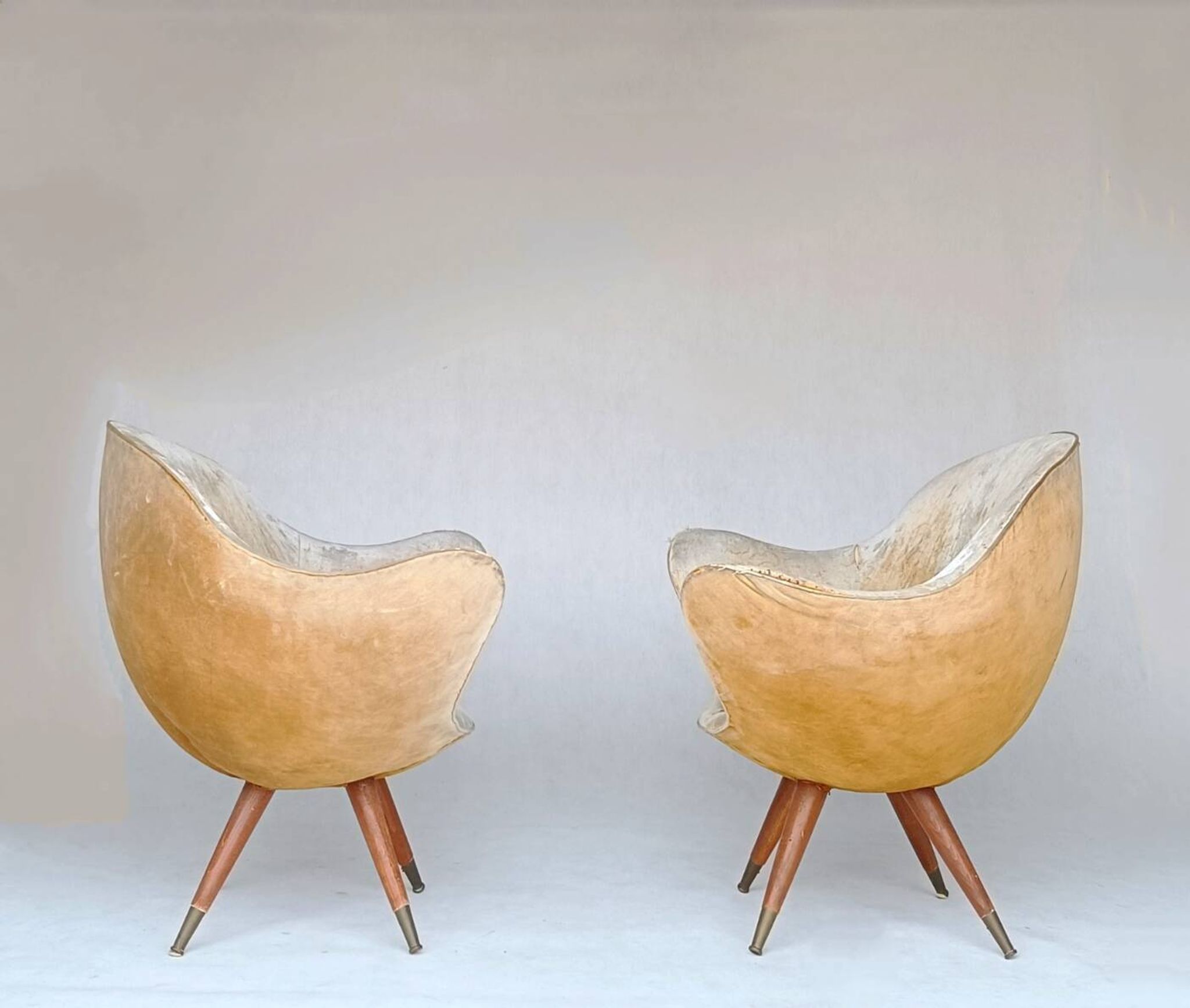 2 fauteuils œuf et canapé par Paged des années 50