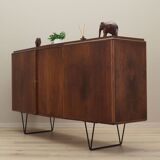 Buffet haut en noyer, design danois, années 1960, production : Danemark
