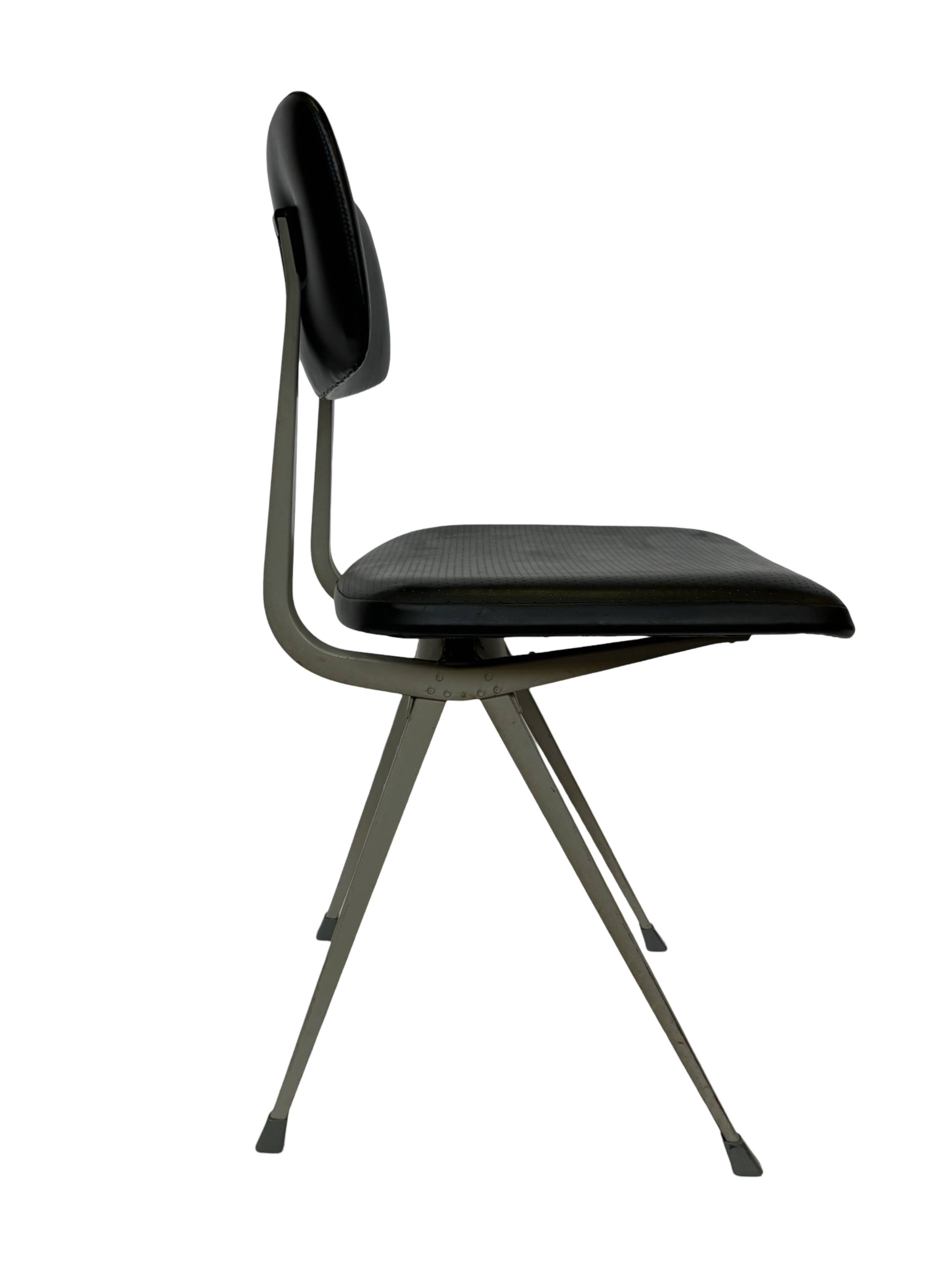 Friso Kramer Result Ahrend chair by Ahrend de Cirkel Dutch Design