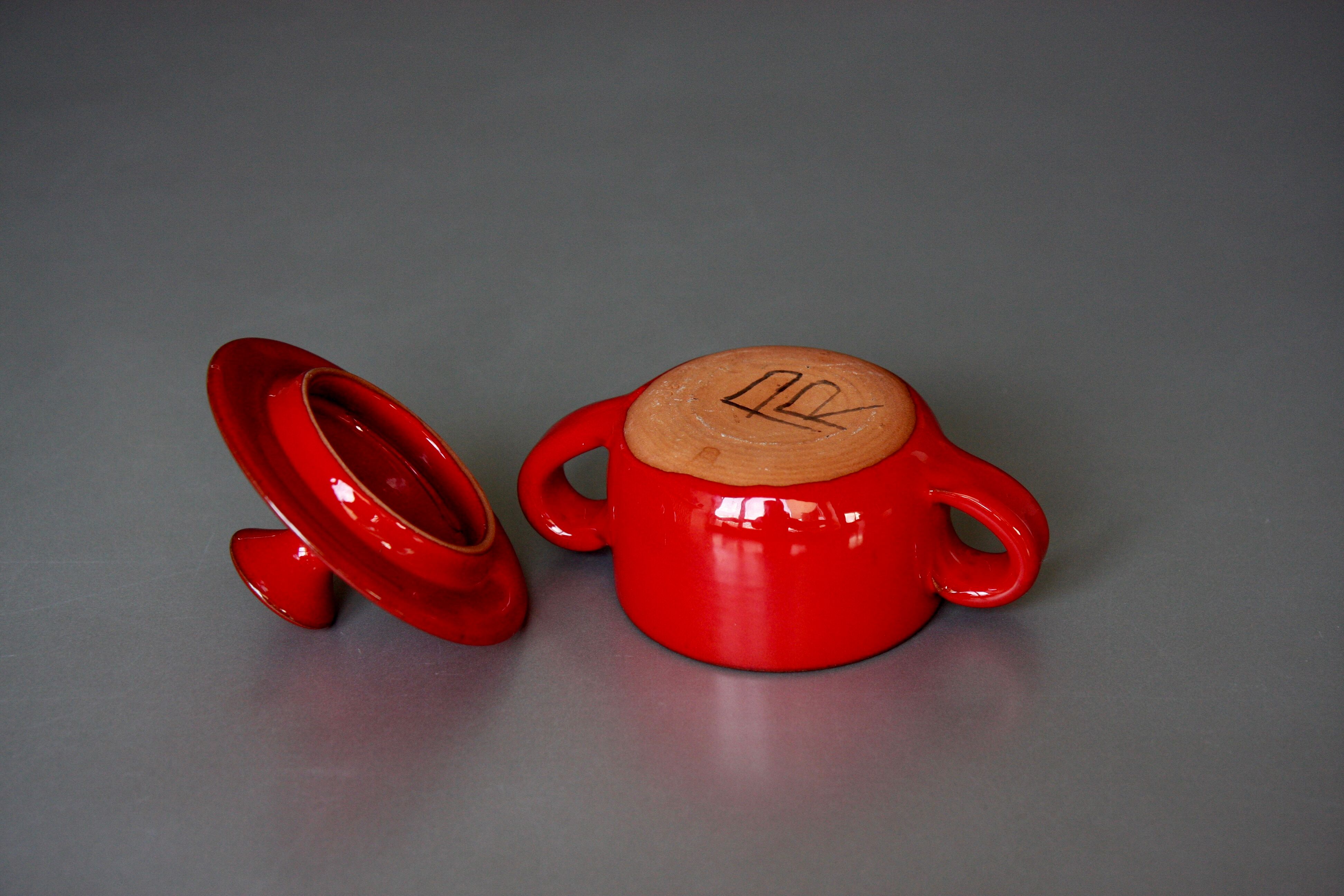 Small pot covered red 11 cm, Robert Picault, Vallauris