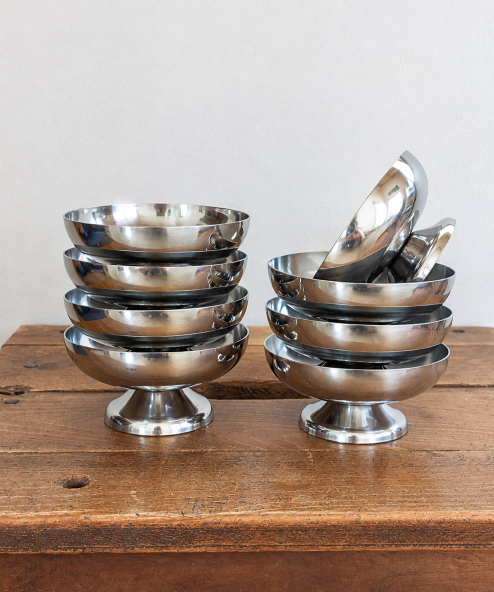 Suite de 8 coupes à glace, à dessert • Inox • Vintage 