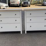 Paire de commodes scandinaves blanches en bois massif