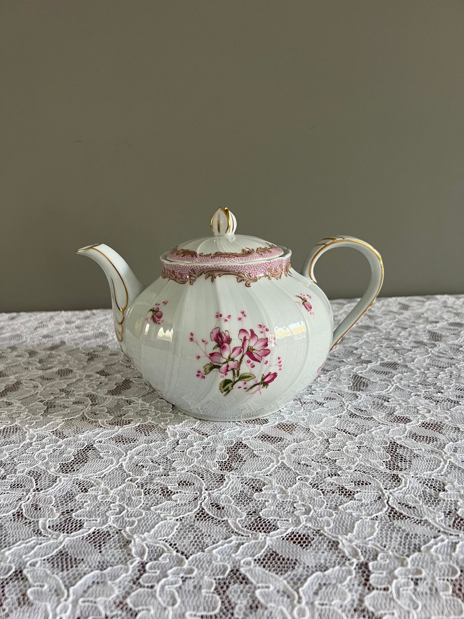 Porcelain teapot Maison Bernardaud