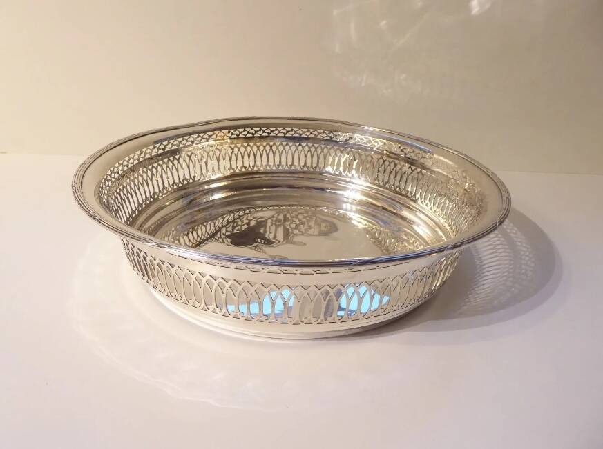 Large openwork basket in silver metal