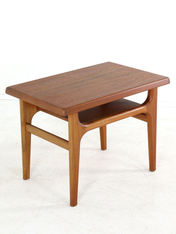 Table basse / table d'appoint 'Tuse' de Niels Bach, vintage danois