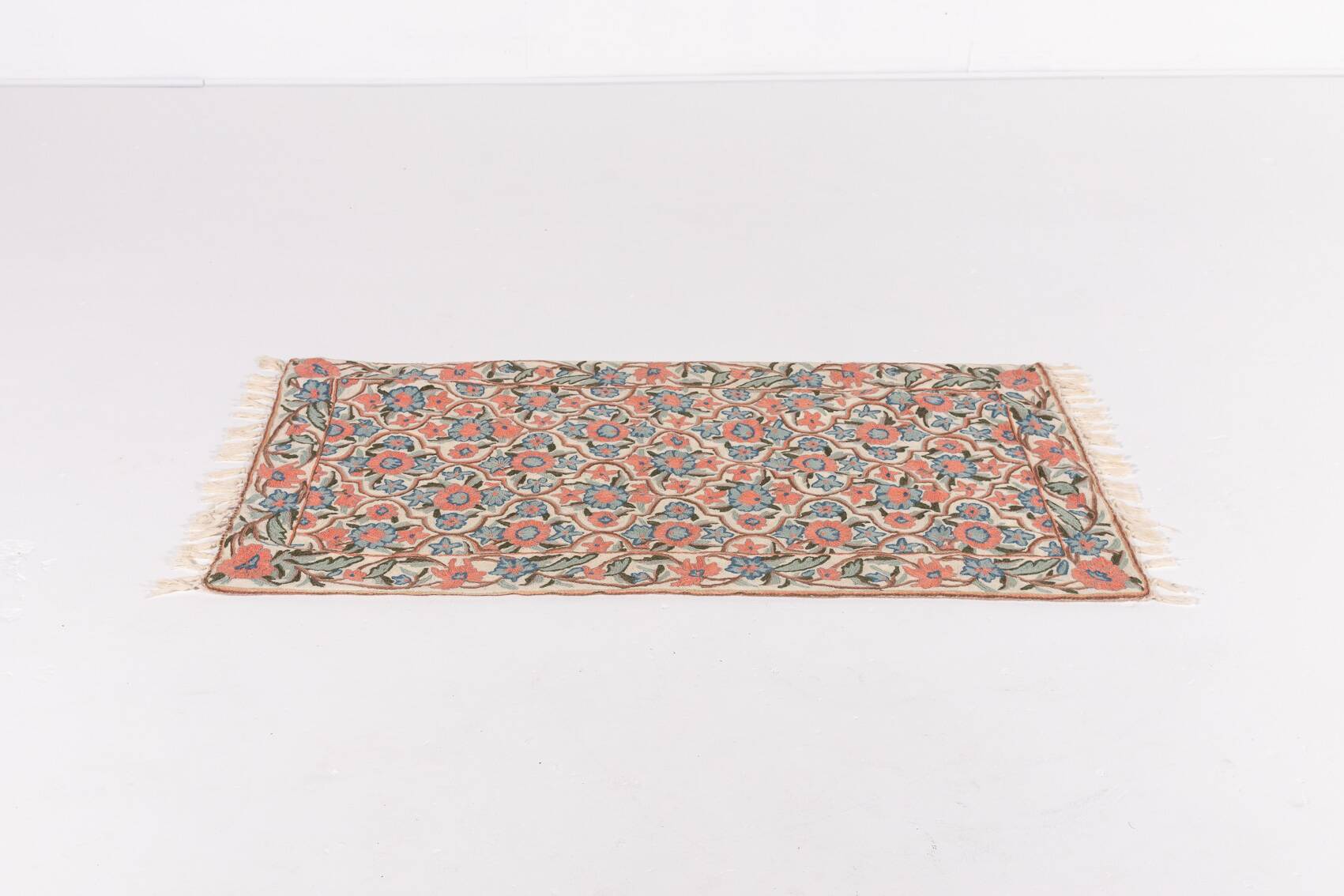 Tapisserie vintage brodée à la main