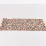 Tapisserie vintage brodée à la main