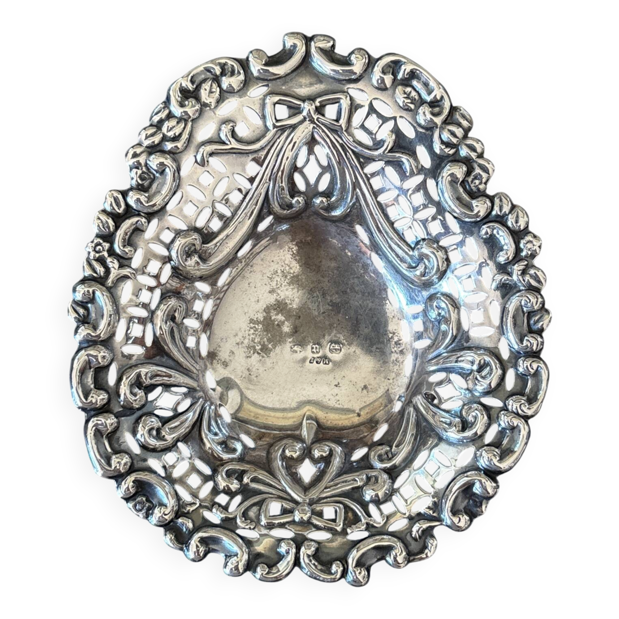 Openwork heart-shaped bowl in solid silver – Rococo style