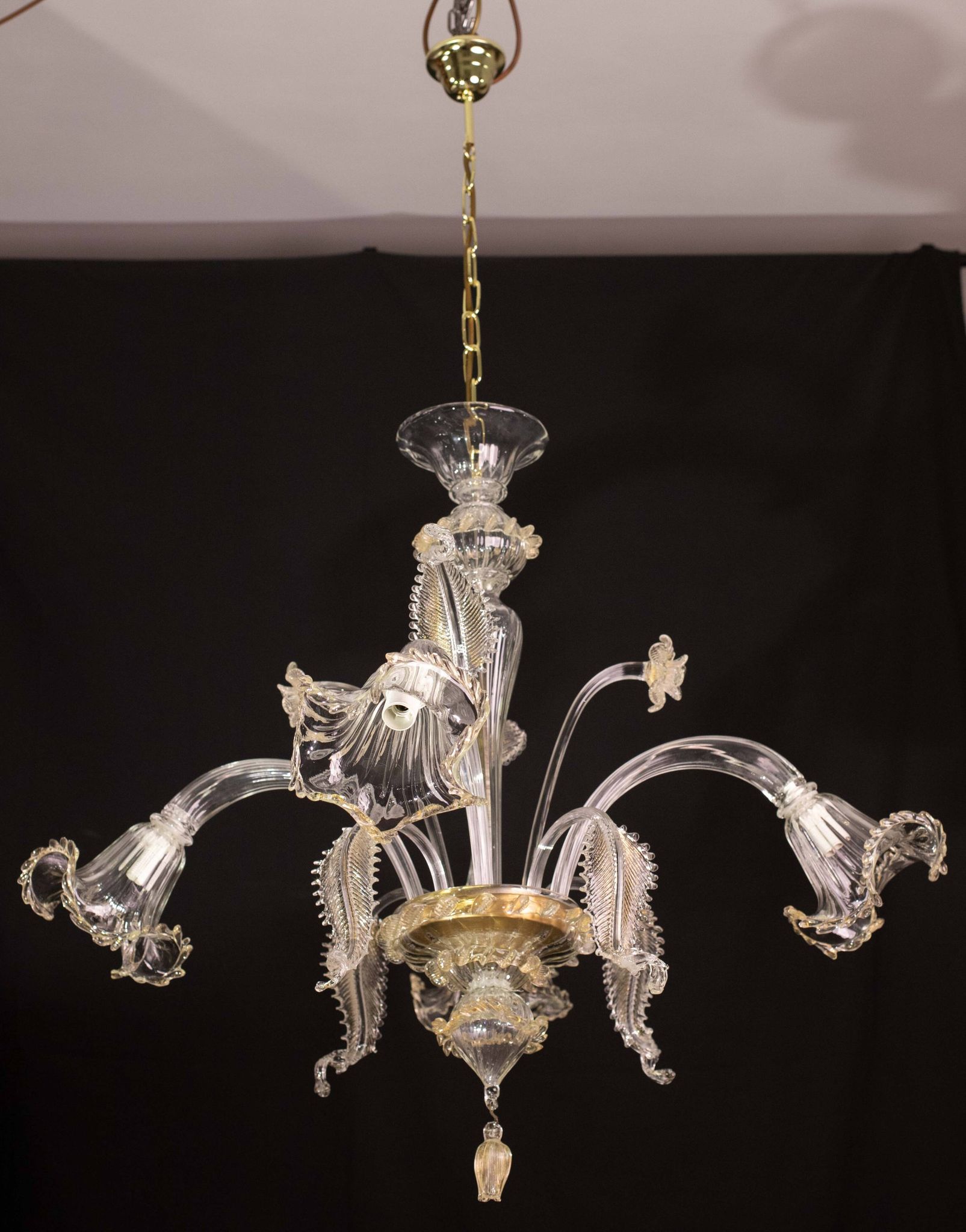 Charming vintage Venetian chandelier, transparent and gold Murano glass, 1970s