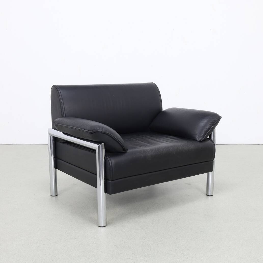 Fauteuil lounge postmoderne en cuir et chrome, années 1980