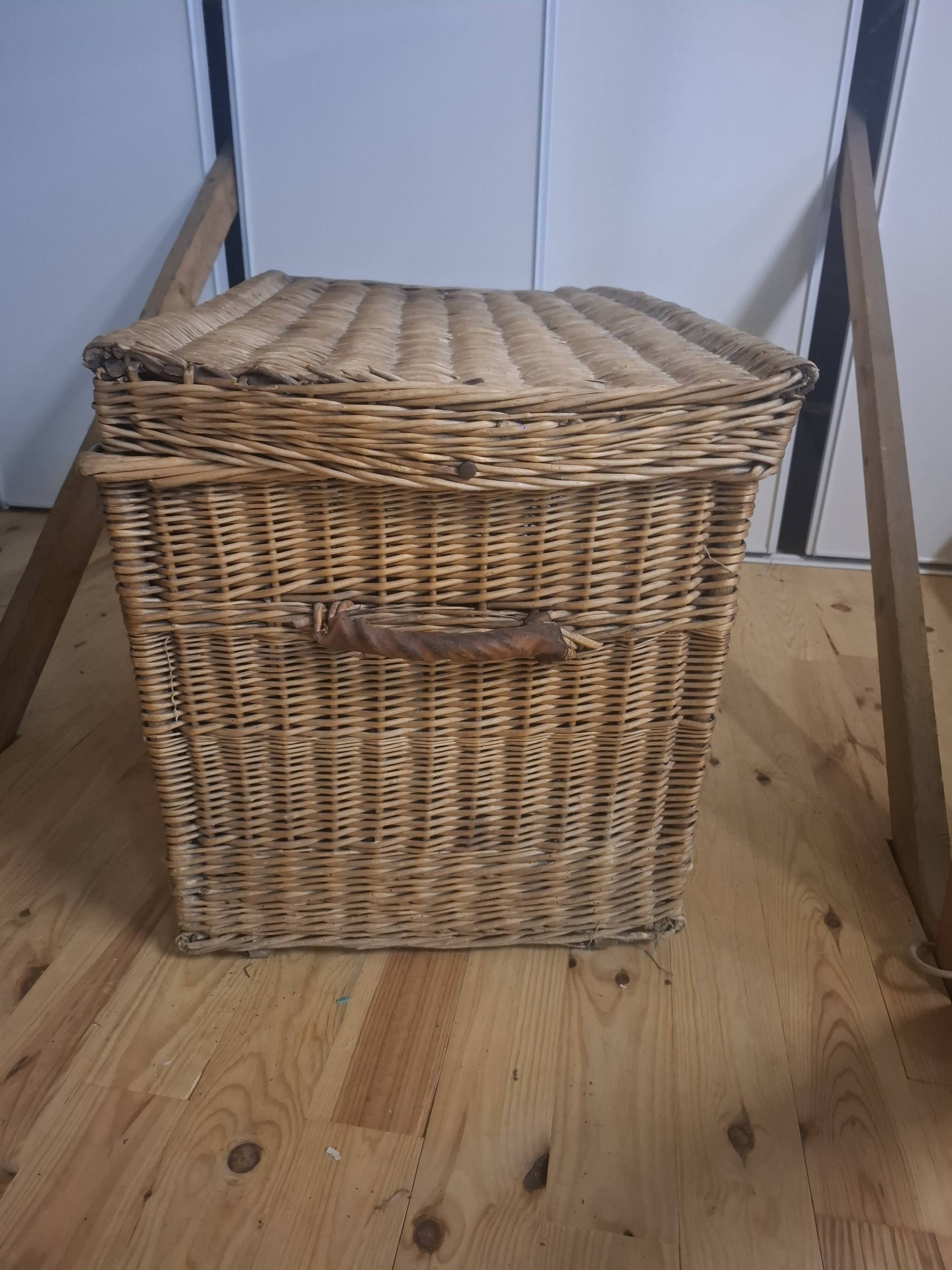 Wicker travel trunk