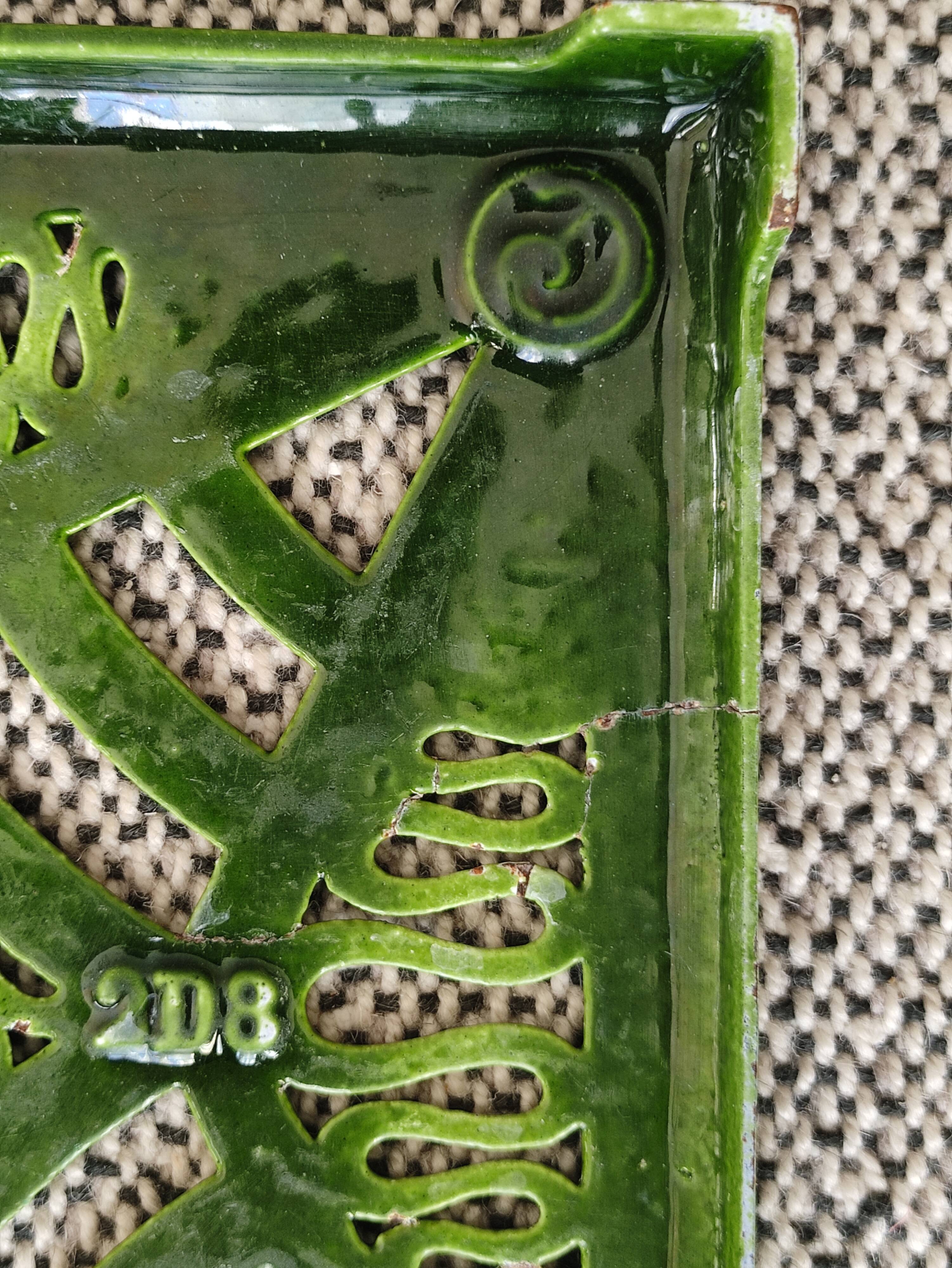 Green enamelled cast iron underside