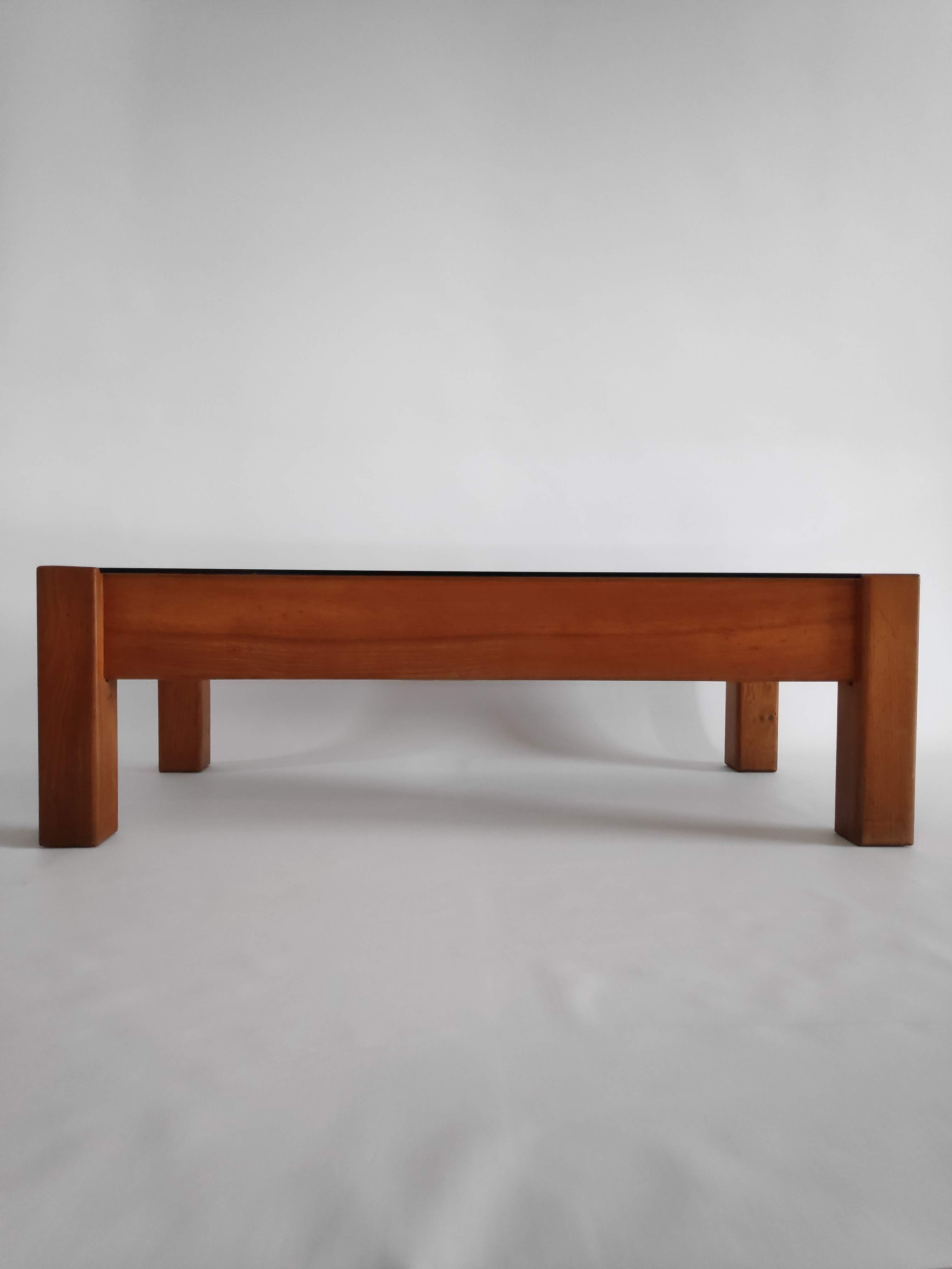 Vintage coffee table in solid elm and smoked graphit from the years 70