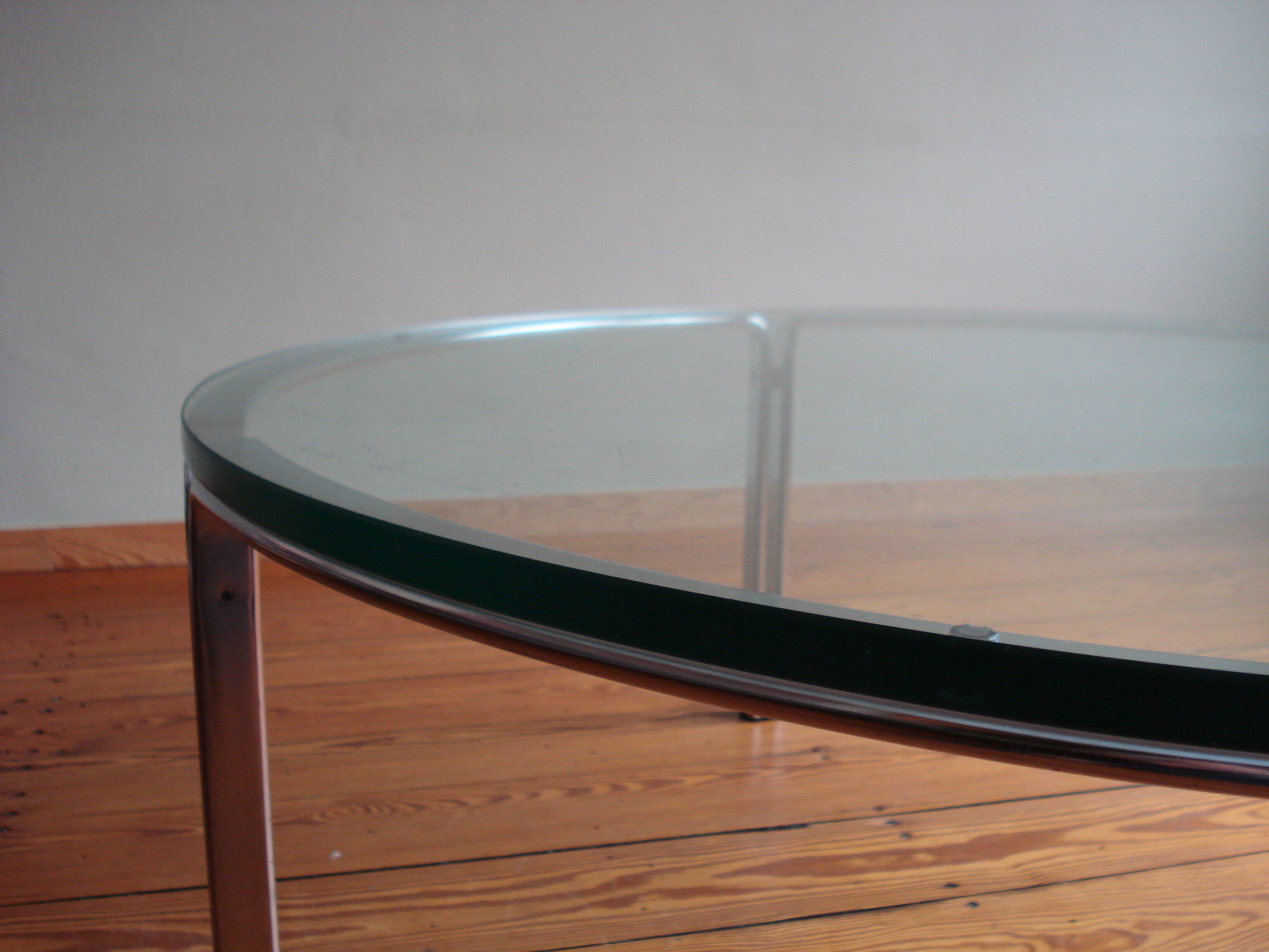 Table basse vintage par Horst Brüning pour Kill International, acier et verre chromés, années 1960.