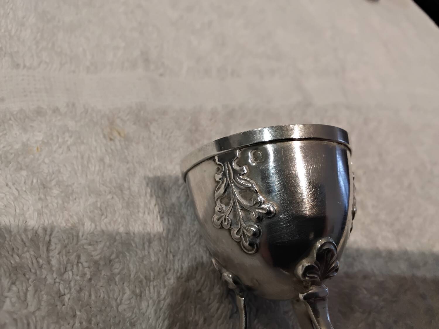 Beautiful 950 silver tripod egg cup in the Art Nouveau style by Minerva Queille
