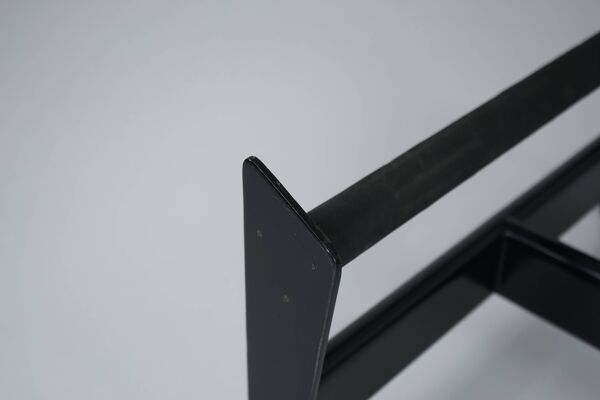 Chaise Longue LC4 en fourrure noire par Le Corbusier et Pierre Jeanneret pour Cassina