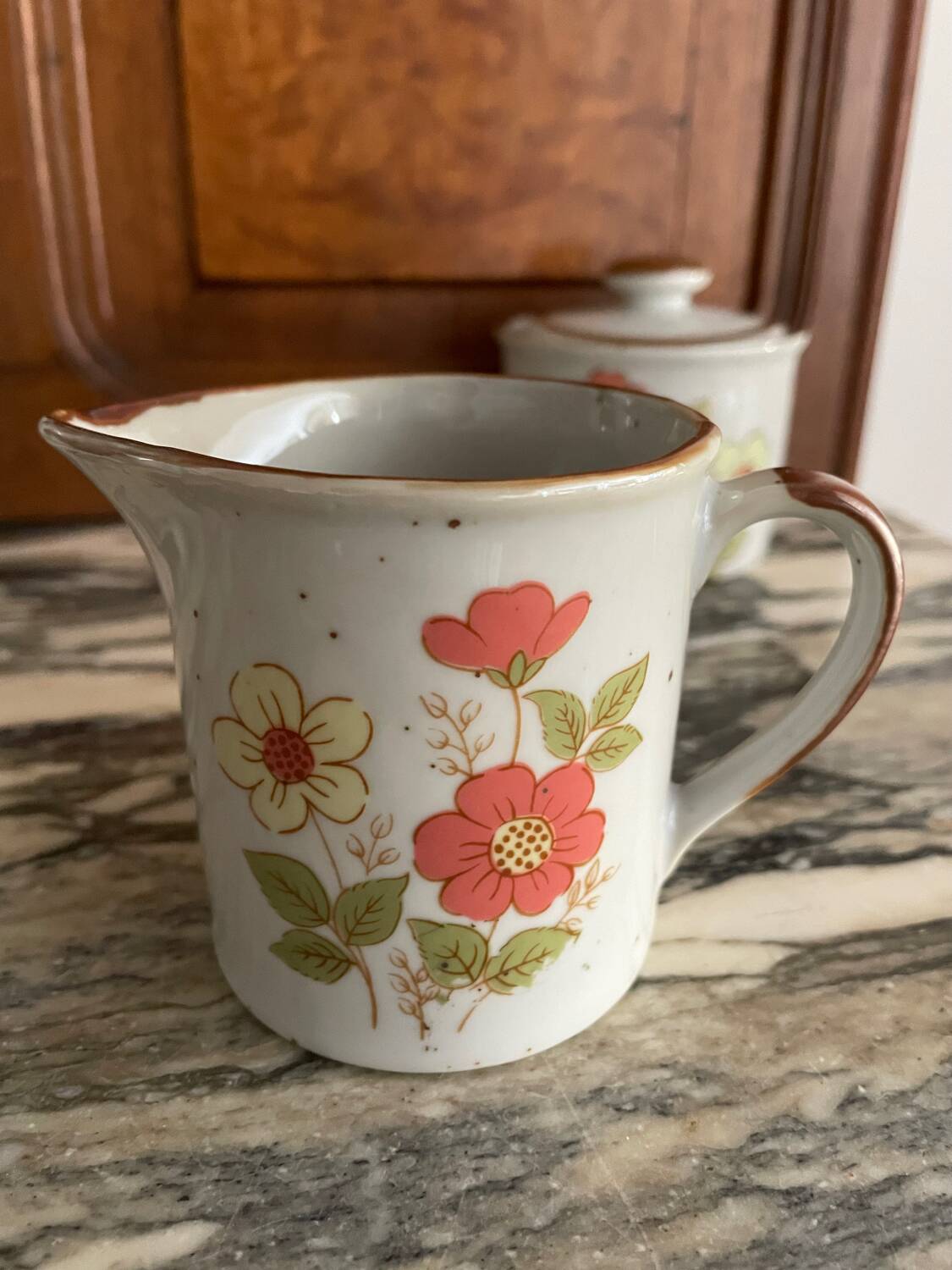 Service à thé vintage en grès à décor floral