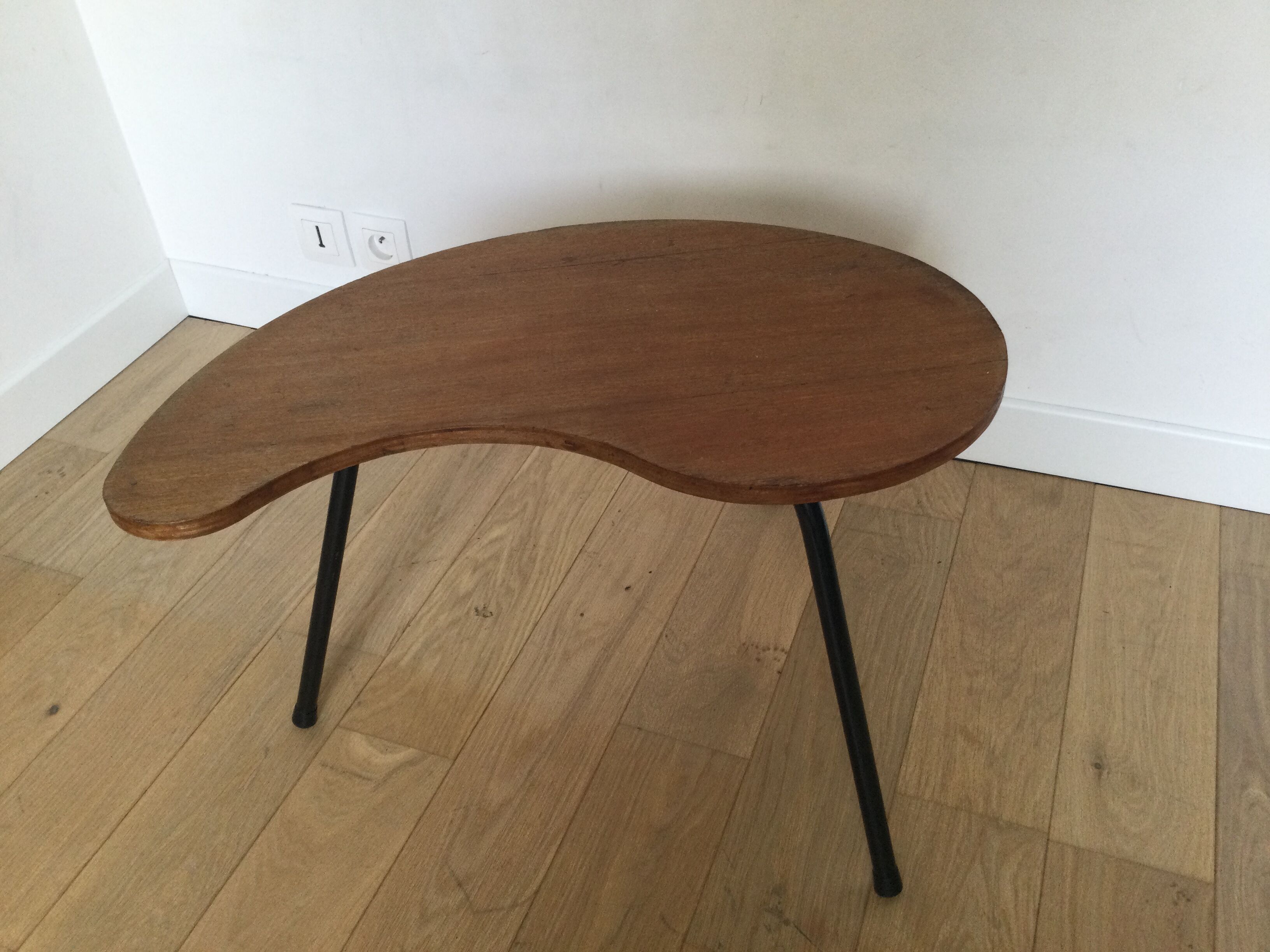 Bean tripod table