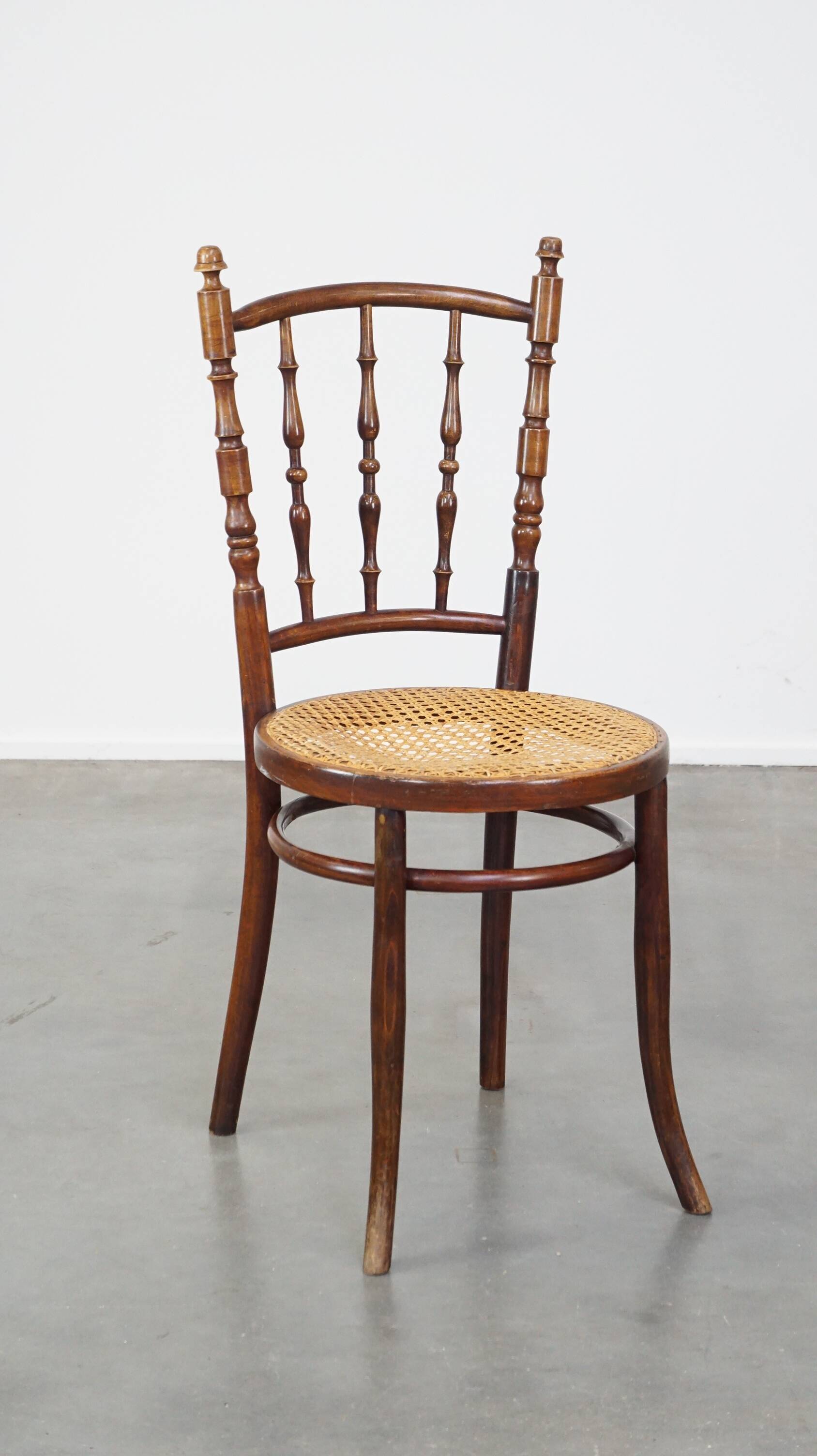 Charming, very elegant vintage Thonet design dining room/bistro chair