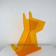 Porte-revues chien en plexiglas orange, vintage