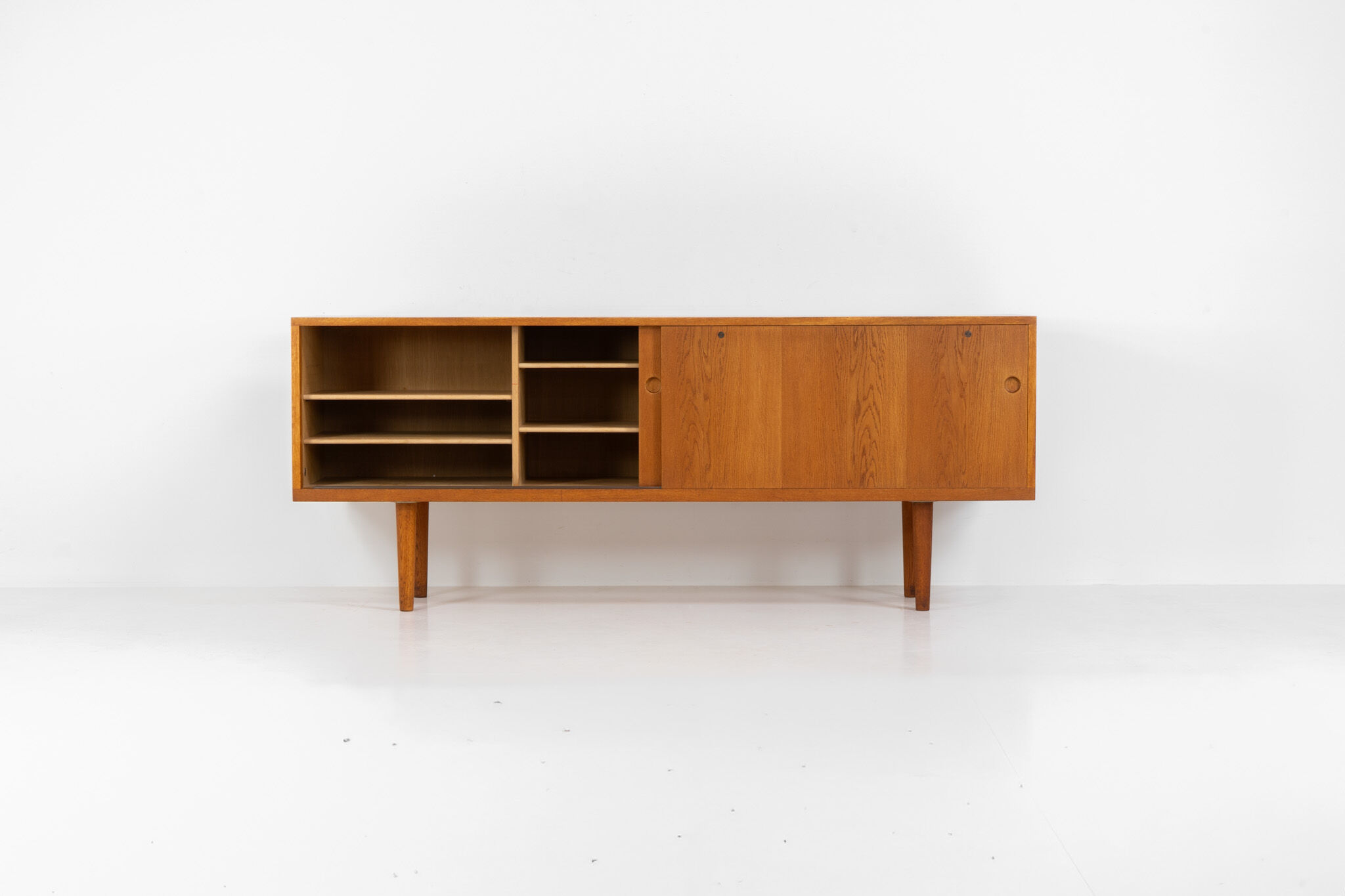 Buffet RY26 by Hans J. Wegner for Ry Møbler