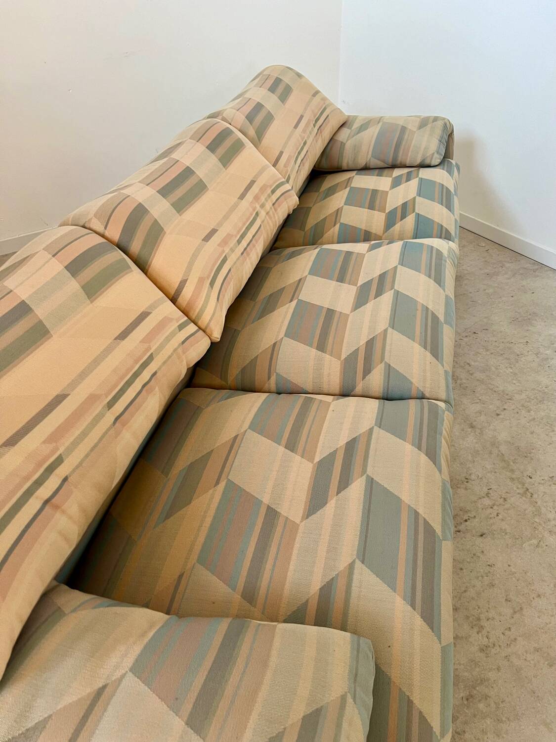 Ancien canapé Maralunga 3 places design italien des années 70 Cassina tissu patchwork