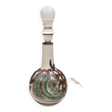 Grande lampe de table de la marque danoise Søholm, conçue par Noomi Backhausen.