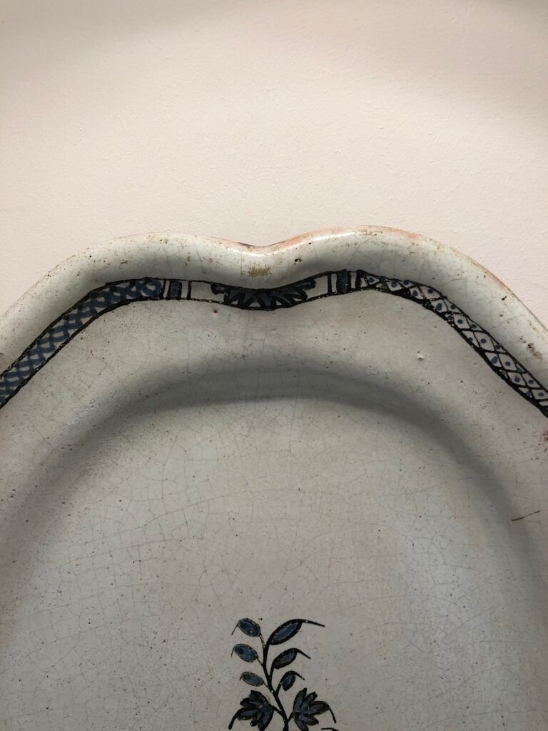Faience dish "black ass" with floral pattern 18th century