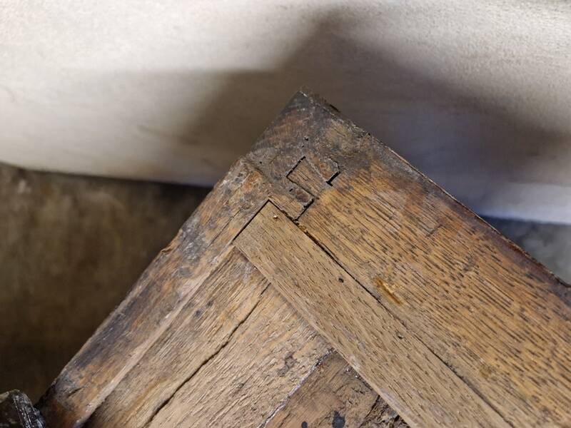 Mahogany commode with mahogany veneer from the Louis XVI period - late 18th century.